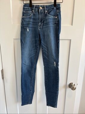 Good American Medium Wash Distressed Skinny Jeans